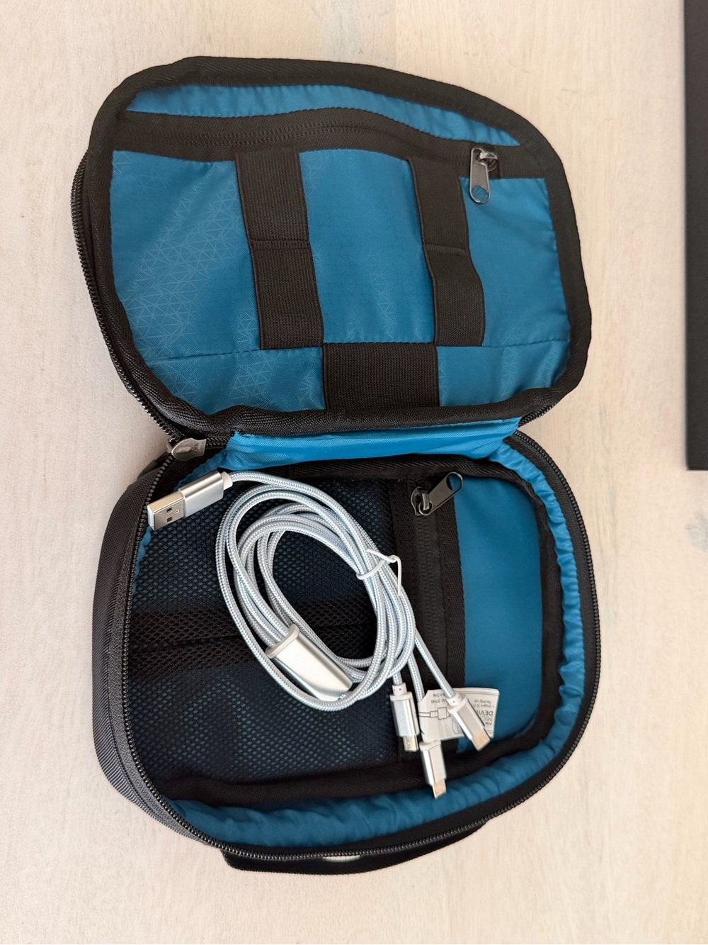 Bluetooth Over-Ear Headphones with Thule Case & USB-USB-c Cable - Picture 4 of 4